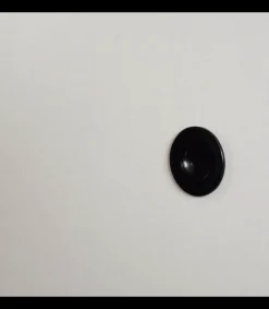 Aparador Kamet dos puertas correderas acabado blanco, 87cm(alto) 120cm(ancho) 40cm(largo)