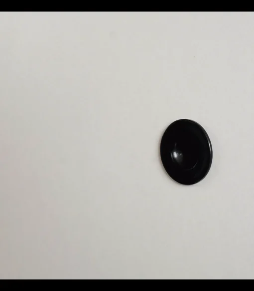 Aparador Kamet dos puertas correderas acabado blanco, 87cm(alto) 120cm(ancho) 40cm(largo)