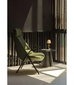 Butaca modelo Dins-Alta tapizada en tela color verde oscuro, 81cm(ancho) 114/43cm(alto) 83cm (largo)