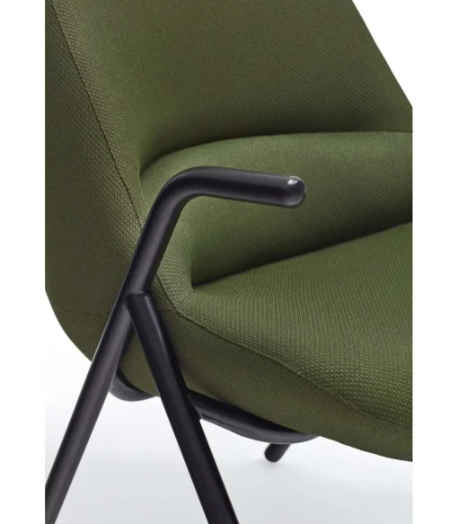 Butaca modelo Dins-Alta tapizada en tela color verde oscuro, 81cm(ancho) 114/43cm(alto) 83cm (largo)