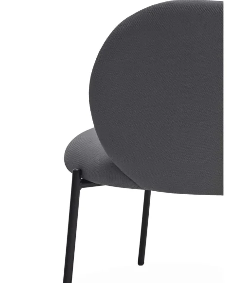 Butaca modelo Mogi tapizada en tela color gris oscuro, 65cm(ancho) 74/44cm(alto) 60cm (largo)