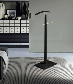 Galan 303 herraje cromo satinado lacado en negro. 114 cm (alto), 48 cm (ancho), 28 cm(fondo).