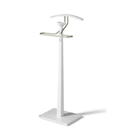Galan 368 lacado en blanco y herraje cromo. 112 cm(alto), 46 cm (ancho), 34 cm(fondo).
