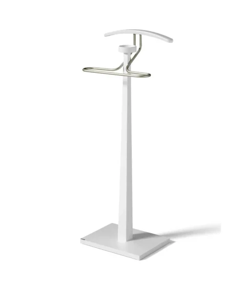 Galan 368 lacado en blanco y herraje cromo. 112 cm(alto), 46 cm (ancho), 34 cm(fondo).