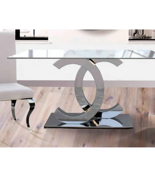 Mesa comedor Chanel de 150 cm de largo con acabado cromado.