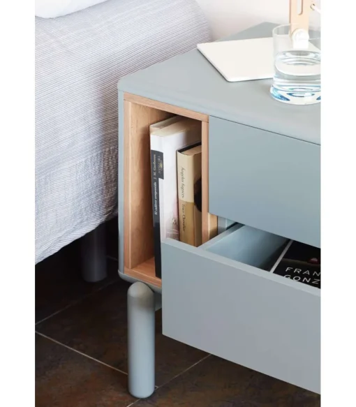 Mesita de noche para dormitorio modelo Corvo 1 hueco 2 cajones acabado gris perla, 35cm(ancho) 55cm(alto) 48cm (largo)