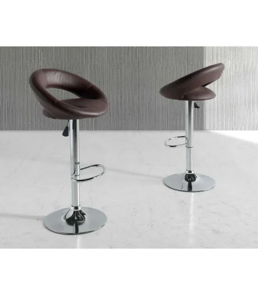 Pack de 2 taburetes elevables Zoe tapizados en polipiel marrón chocolate, 53 x 47 x 80/101 cm (largo x alto x ancho)