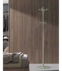 Perchero mod. 402 lacado en color verde, 180 cm(alto)37 cm(ancho)37 cm(largo)
